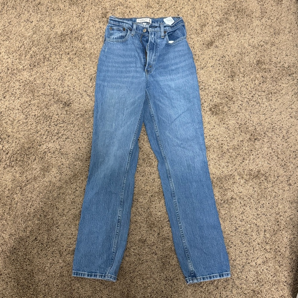 Abercrombie and fits the 90’s straight ultra high rise love curve jeans